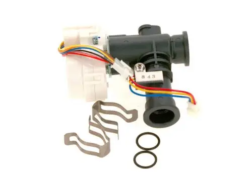 Bosch Wasserventil mit Motor, ausgestattet mit elektrischen Anschlusskabeln und Halterungen, in schwarzer Kunststoffausführung, zur Verwendung in Wasserverteilungssystemen.